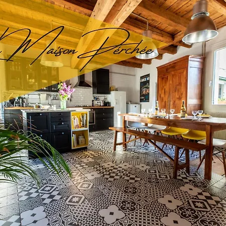 La Maison Perchee Thiers Exterior photo